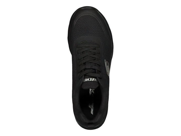 Tenis deportivos Skechers color negro con tejido de malla y suela flexible.
