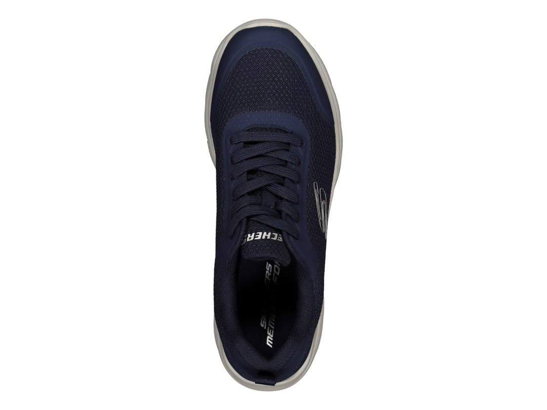 Tenis deportivos Skechers en color azul marino con suela blanca y agujetas.
