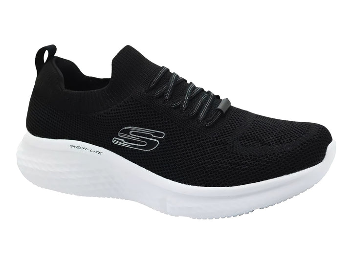 Tenis deportivos Skechers Skech-Lite Pro en color negro con suela blanca y agujetas negras.