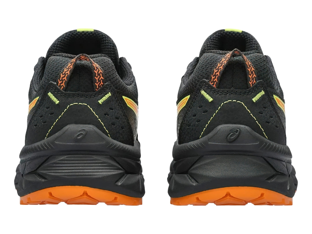 Tenis deportivos ASICS color negro con detalles en naranja y verde lima para niños.