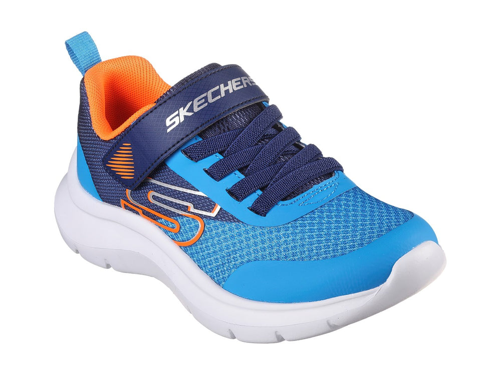 Tenis deportivos Skechers para niño en colores azul y azul marino con detalles en naranja y suela blanca.