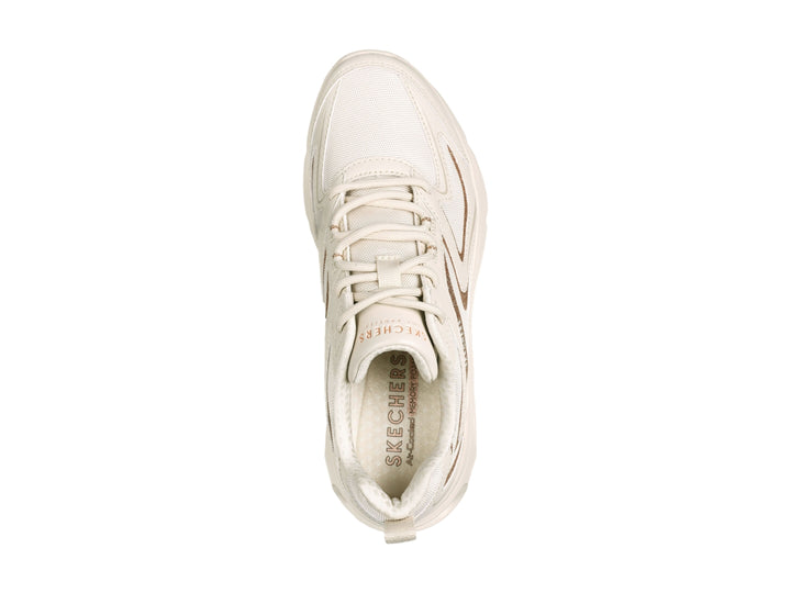Tenis deportivos Skechers color blanco con detalles dorados y suela con cámara de aire visible.