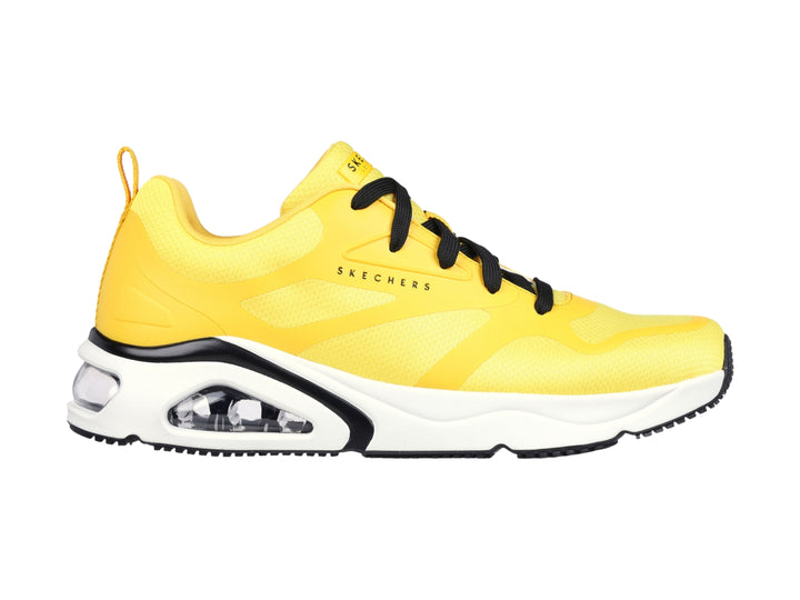 Tenis deportivos Skechers color amarillo con suela blanca y detalles en negro para niño.