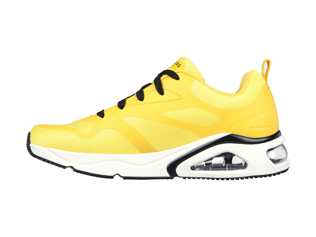 Tenis deportivos Skechers color amarillo con suela blanca y detalles en negro para niño.
