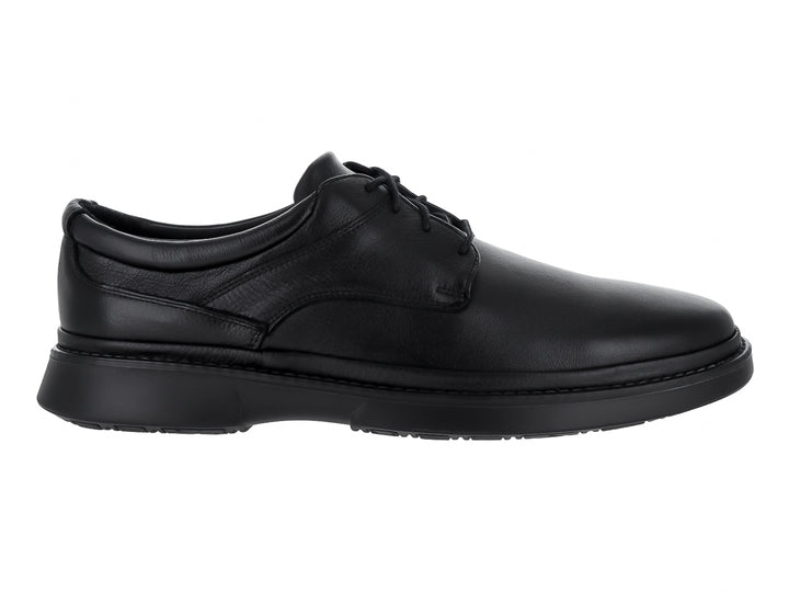 Zapato formal de cuero color negro con cordones y suela robusta para hombre.
