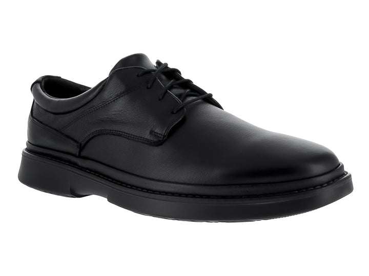 Zapato formal de cuero color negro con cordones y suela robusta para hombre.