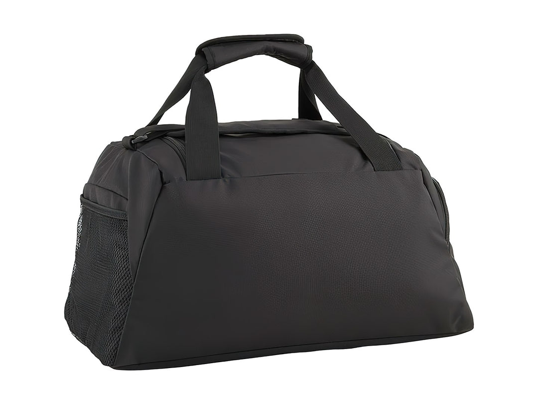 Maleta deportiva PUMA Teamgoal color negro con asas superiores y logotipos blancos en los costados.