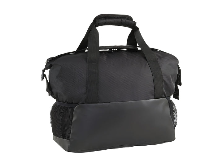 Bolsa deportiva PUMA color negro con asas superiores y bolsillos laterales de malla.