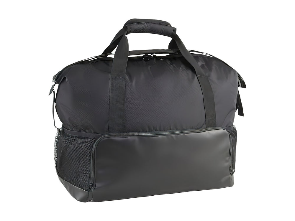 Bolsa deportiva Puma color negro con asas superiores y bolsillos laterales de malla.