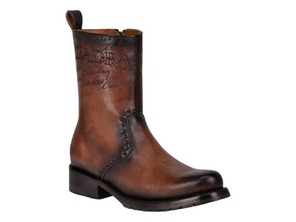 Botas de cuero color castaño marca Cuadra para hombre con suela negra.