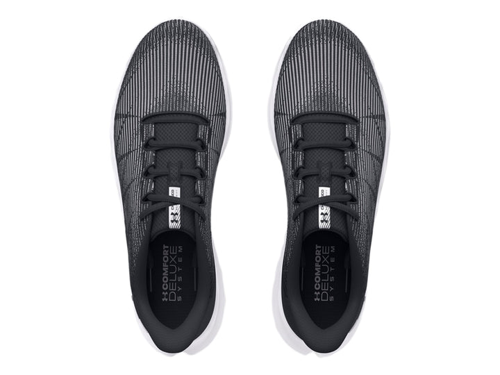 Tenis deportivos Under Armour en color negro con suela blanca, vista de perfil.