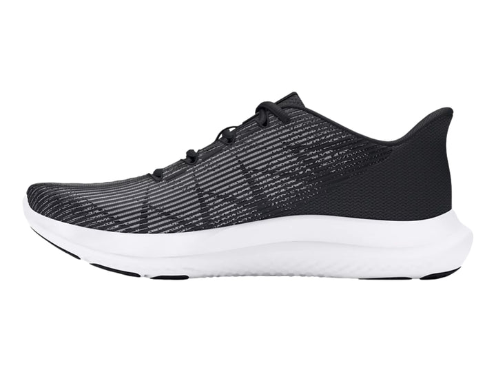 Tenis deportivos Under Armour en color negro con suela blanca, vista de perfil.