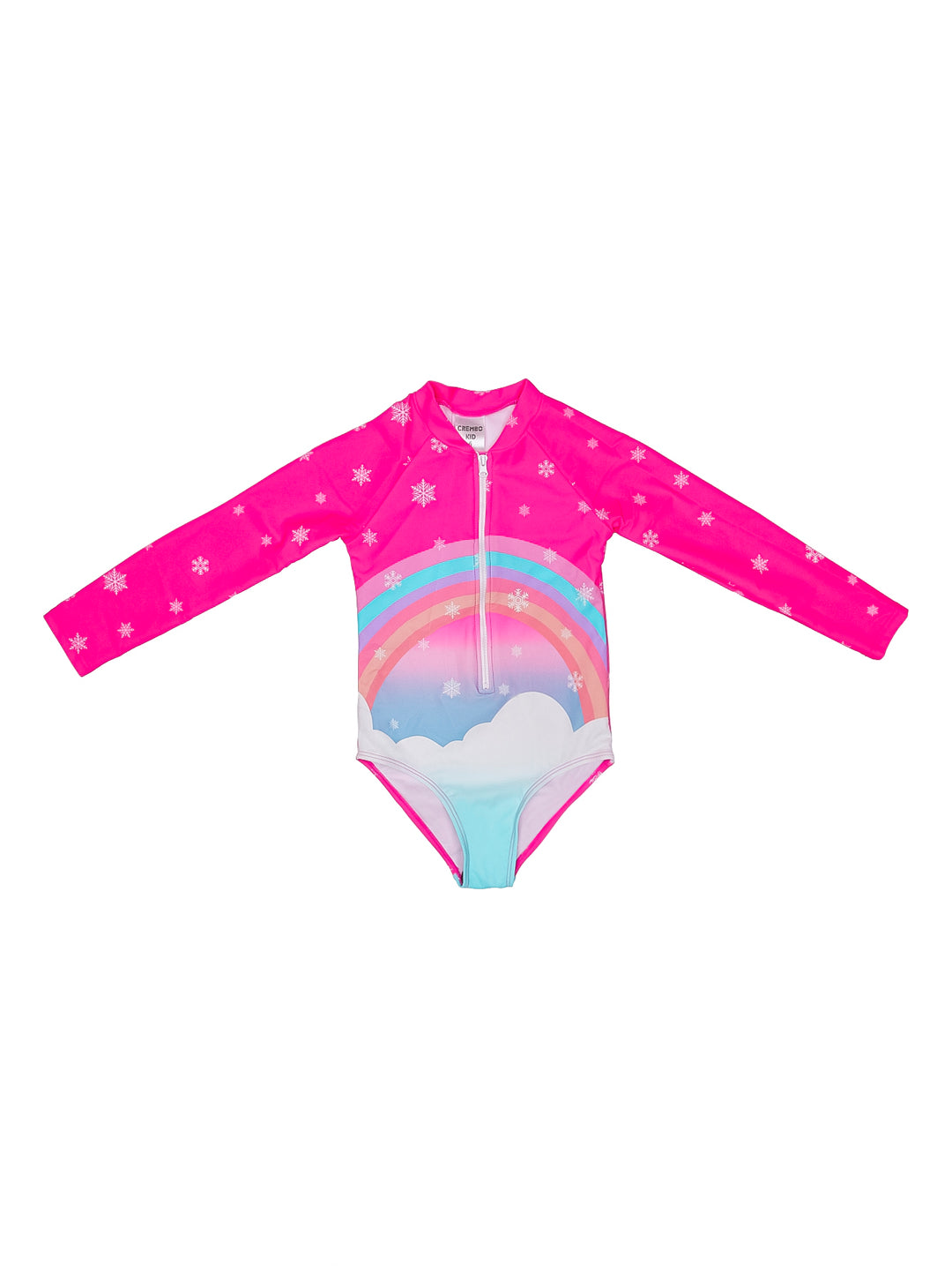 Traje de baño infantil de manga larga color fucsia con estampado de arcoíris y nubes.