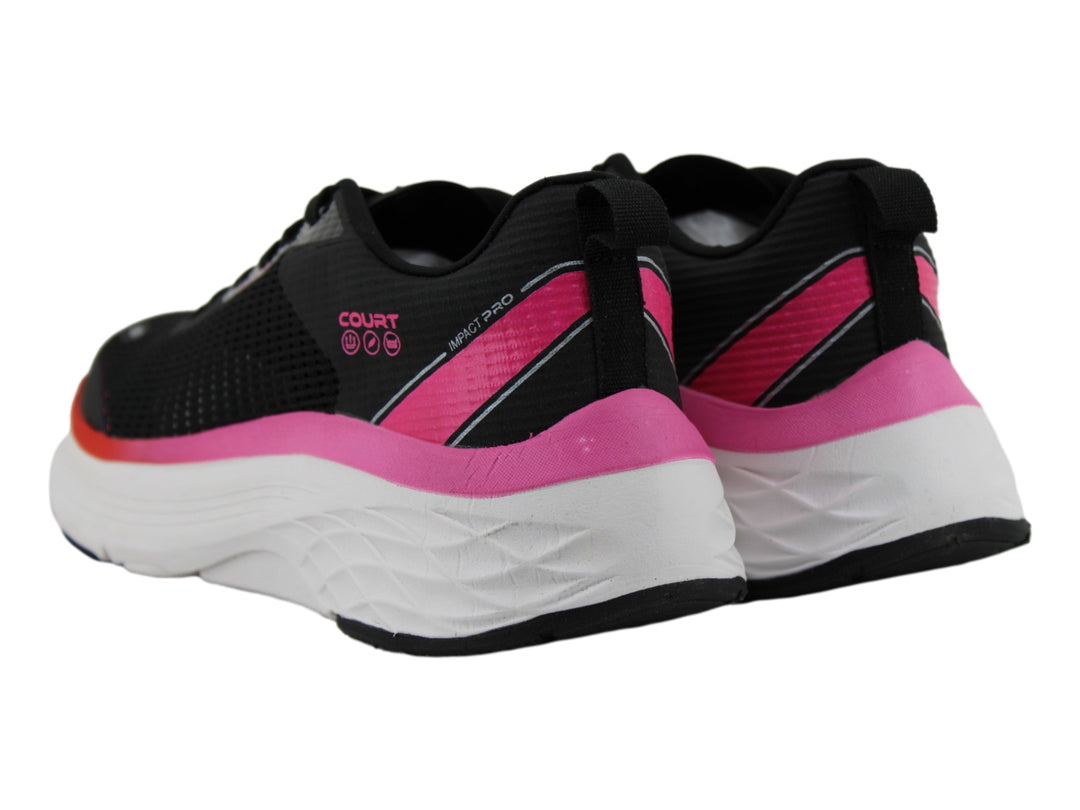 Tenis deportivos marca Court en color negro con detalles en rosa y suela blanca.