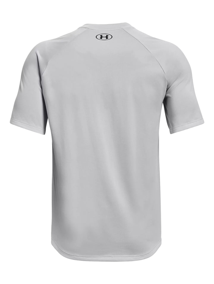 Camiseta deportiva Under Armour para hombre con diseño degradado de gris a negro.