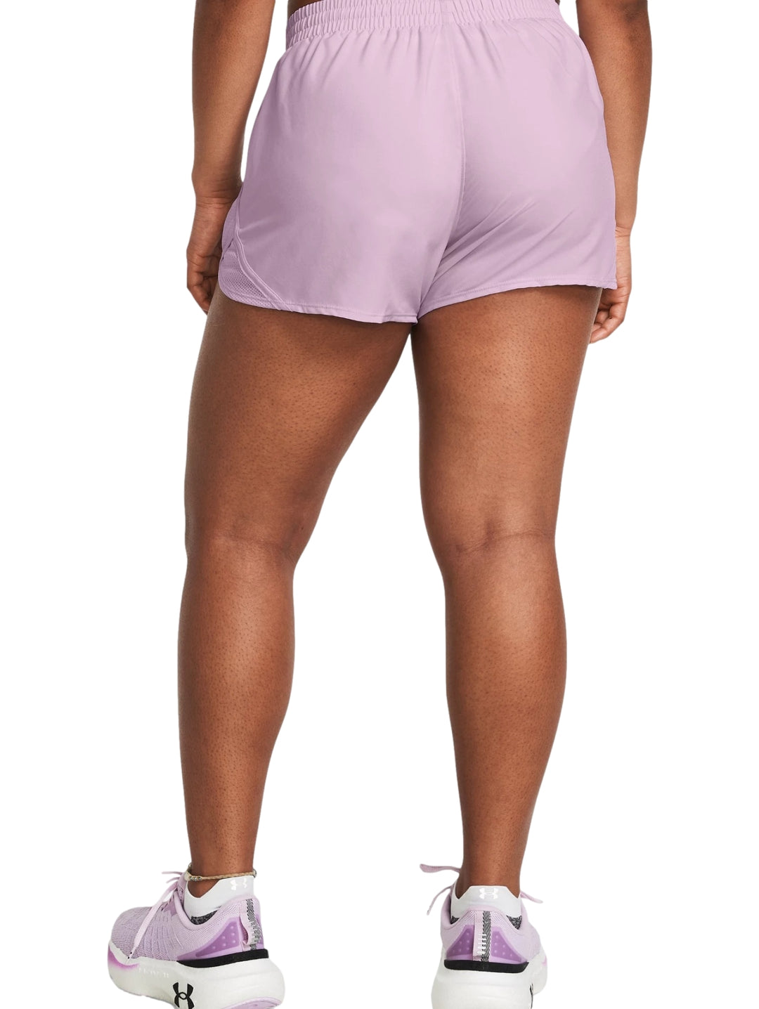 Shorts deportivos color morado claro de Under Armour para mujer.