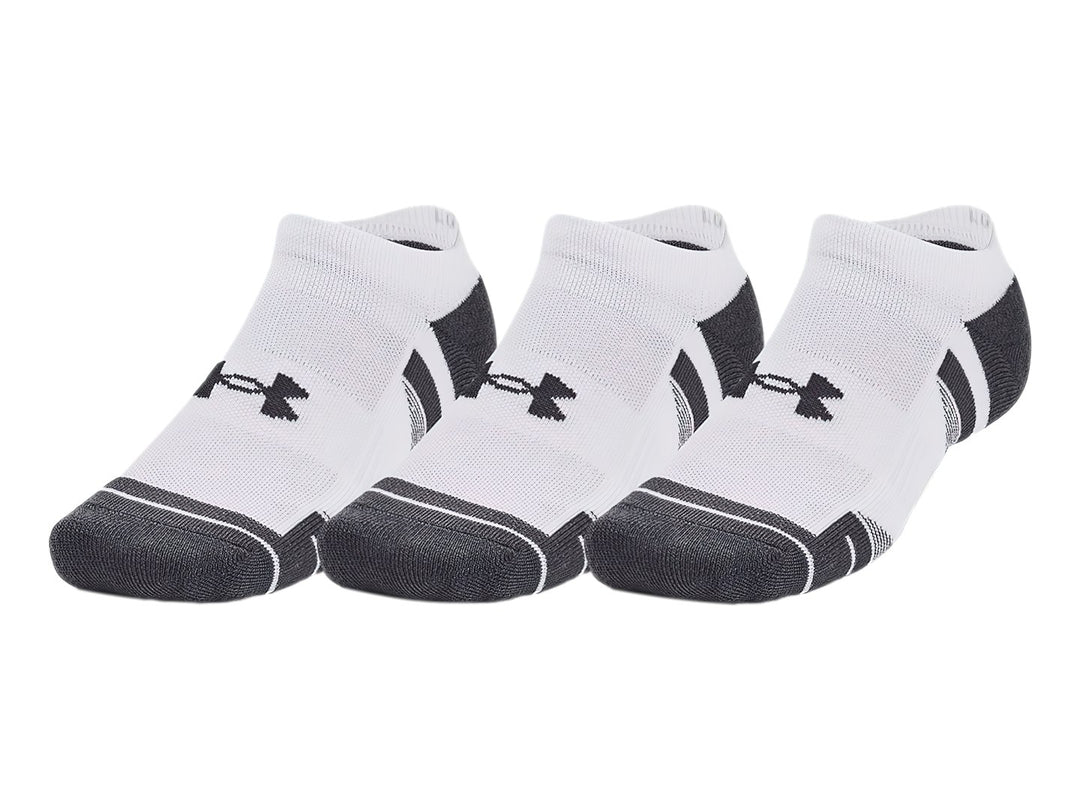 Pack de 3 pares de calcetines deportivos Under Armour en color blanco con detalles grises en el talón y la punta.