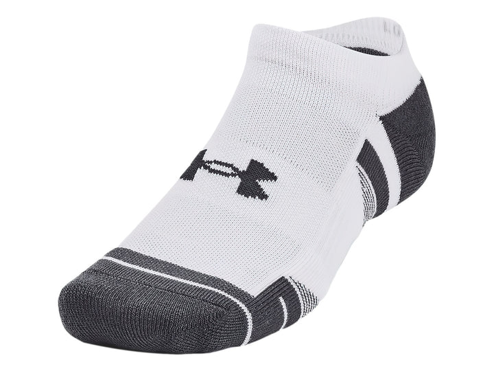 Pack de 3 pares de calcetines deportivos Under Armour en color blanco con detalles grises en el talón y la punta.