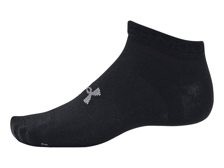 Paquete de tres pares de calcetines cortos color negro de la marca Under Armour.