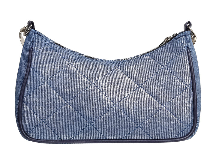 Bolsa de hombro Ferretina azul con diseño acolchado en rombos, correa negra y detalles de cadena plateada.