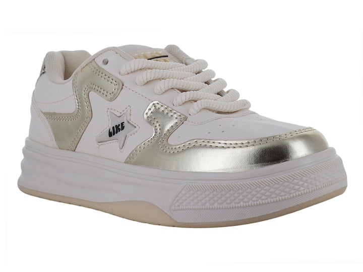 Tenis casuales color beige con detalles metálicos en oro y suela blanca.