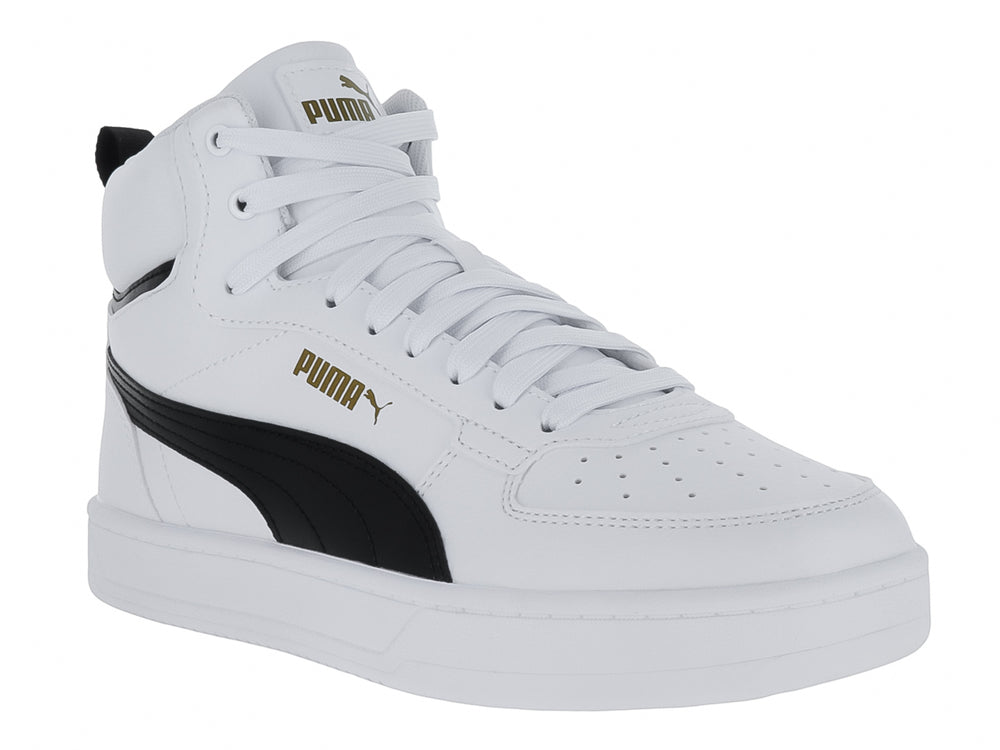 Tenis PUMA Caven 2.0 Mid en color blanco con franja negra lateral y logotipo dorado, corte medio.