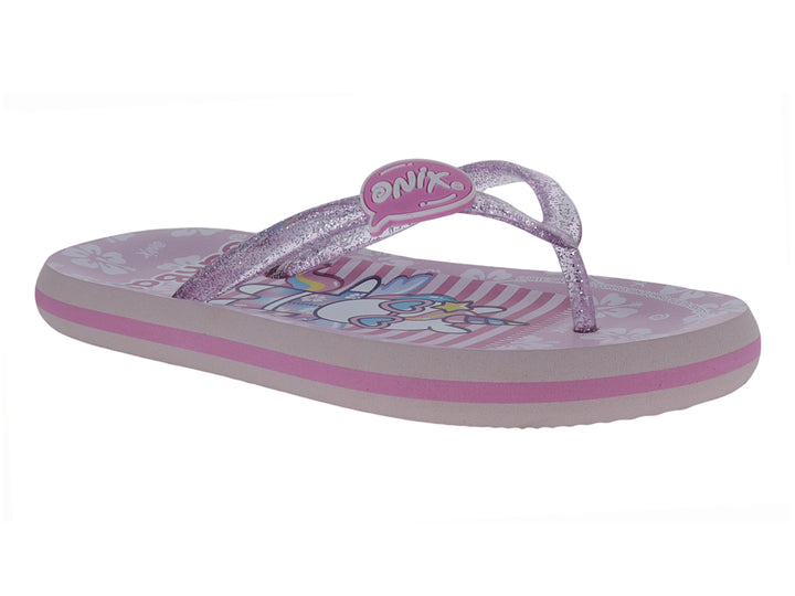 Sandalias infantiles color rosa y lila con correa brillante y diseño estampado en la plantilla.