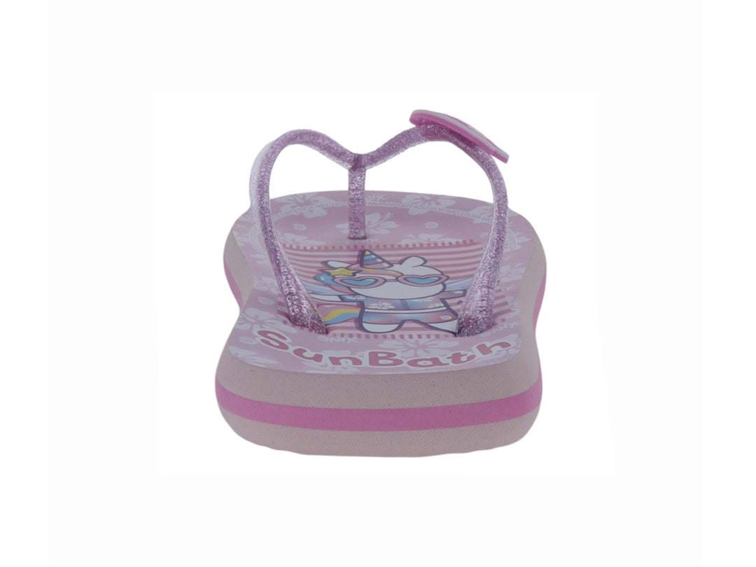 Sandalias infantiles color rosa y lila con correa brillante y diseño estampado en la plantilla.