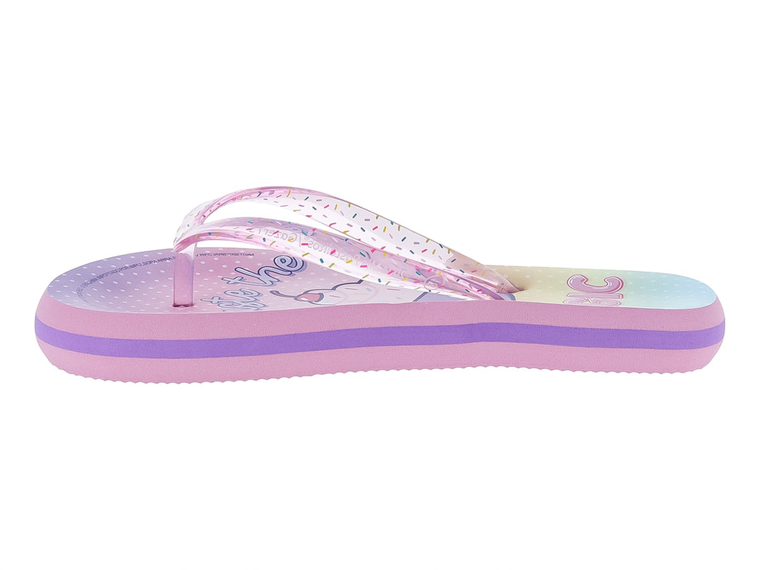 Sandalias infantiles de color rosa y morado con suela multicolor y tiras decoradas.