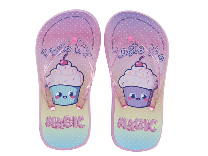 Sandalias infantiles de color rosa y morado con suela multicolor y tiras decoradas.