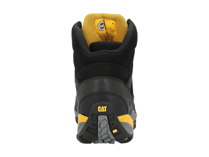 Botín Caterpillar color negro con detalles en amarillo y suela gris, diseño robusto y deportivo.