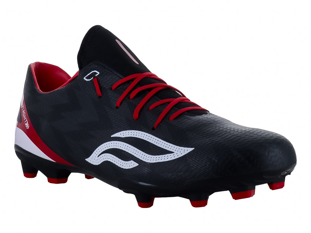 Zapato de fútbol Furia color negro con detalles en rojo y suela de tacos.