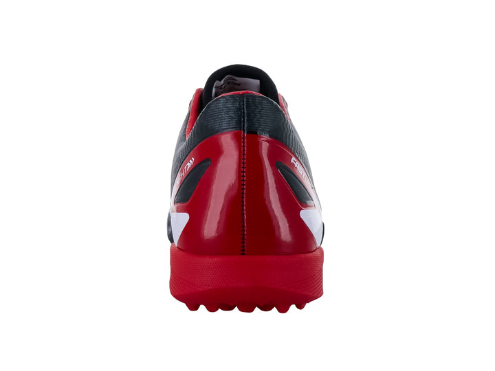 Zapato de fútbol sintético para niños en color negro con detalles en rojo y blanco.