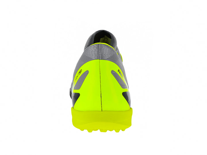 Zapato de fútbol Furia color gris con detalles en amarillo neón y suela negra.