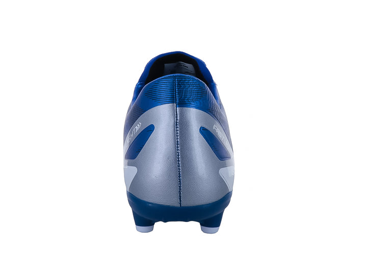 Zapato de fútbol Furia color azul con detalles blancos y suela de tacos para pasto natural.