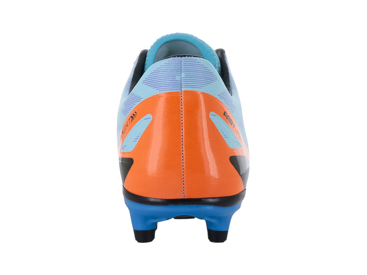 Zapato de fútbol para niño marca Furia, color azul menta con detalles en naranja y suela azul con tacos.