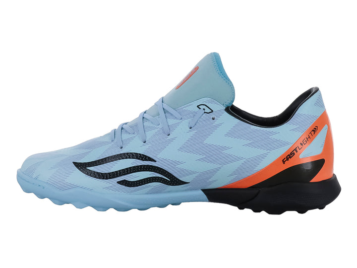 Zapato de fútbol Furia color menta con detalles en naranja y suela negra para terreno sintético.