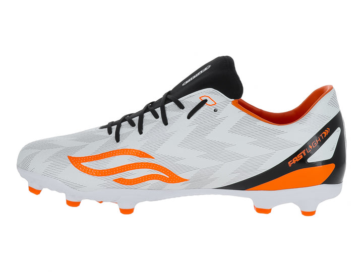 Zapato de fútbol Furia color blanco con detalles en naranja y negro, diseño Fastlight para pasto natural.