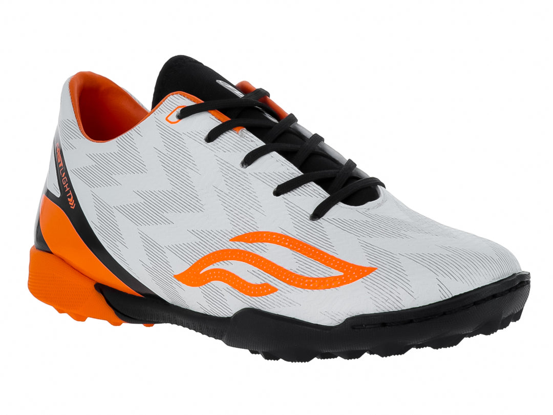 Zapato de fútbol sintético Furia para niños en color blanco con detalles en naranja y negro.