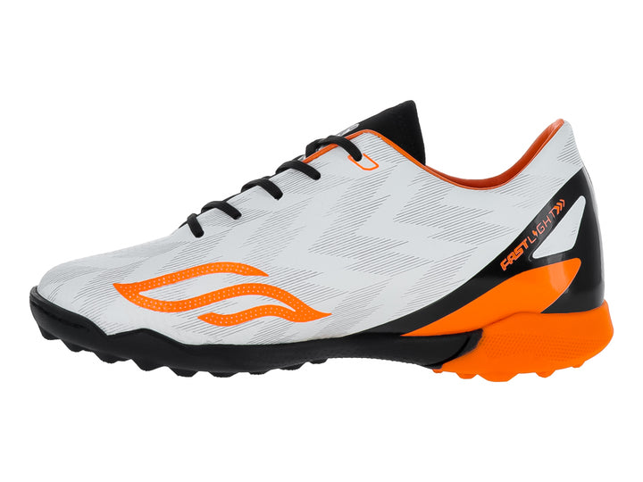 Zapato de fútbol sintético Furia para niños en color blanco con detalles en naranja y negro.