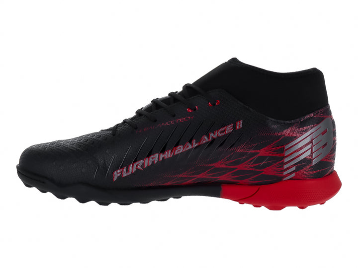 Zapato de fútbol Furia en color negro con detalles y suela roja, material sintético.