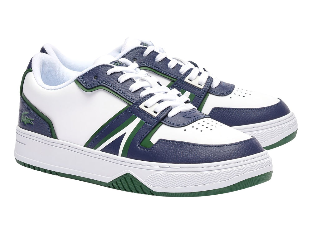 Tenis Lacoste blancos con detalles en azul marino y verde, diseño deportivo de corte bajo.