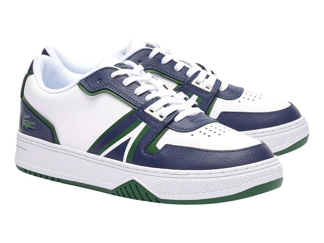 Tenis Lacoste blancos con detalles en azul marino y verde, diseño deportivo de corte bajo.