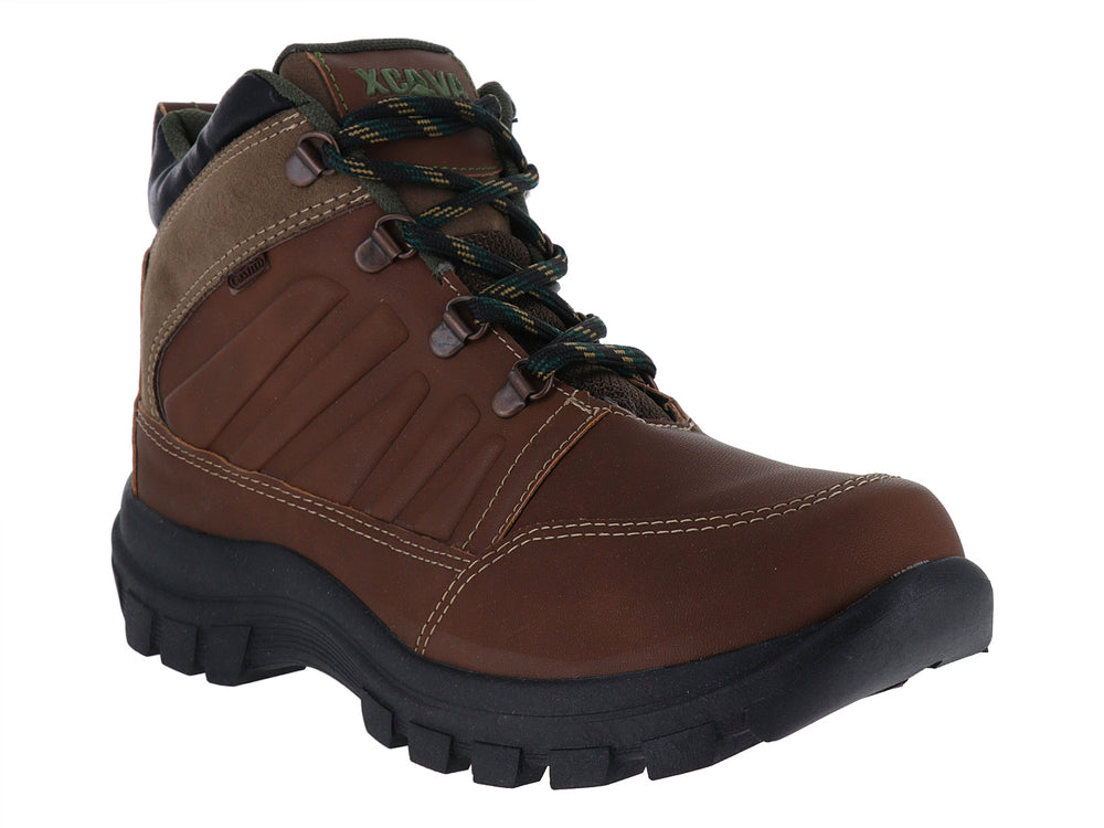 Bota casual color camel con suela negra y detalles en cuero sintético para hombre.