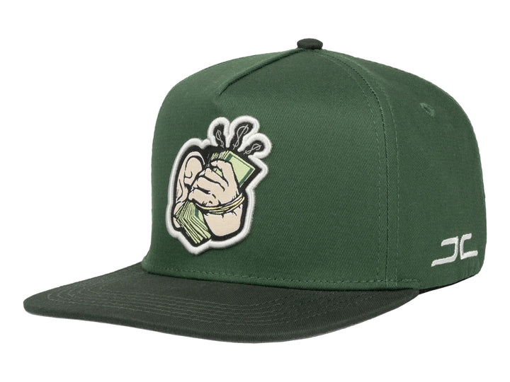 Gorra snapback verde con visera plana y parche frontal de una mano sosteniendo dinero.