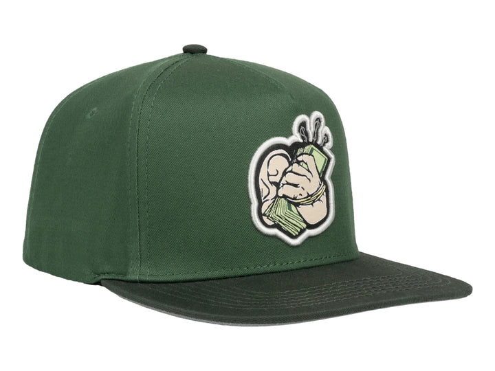 Gorra snapback verde con visera plana y parche frontal de una mano sosteniendo dinero.
