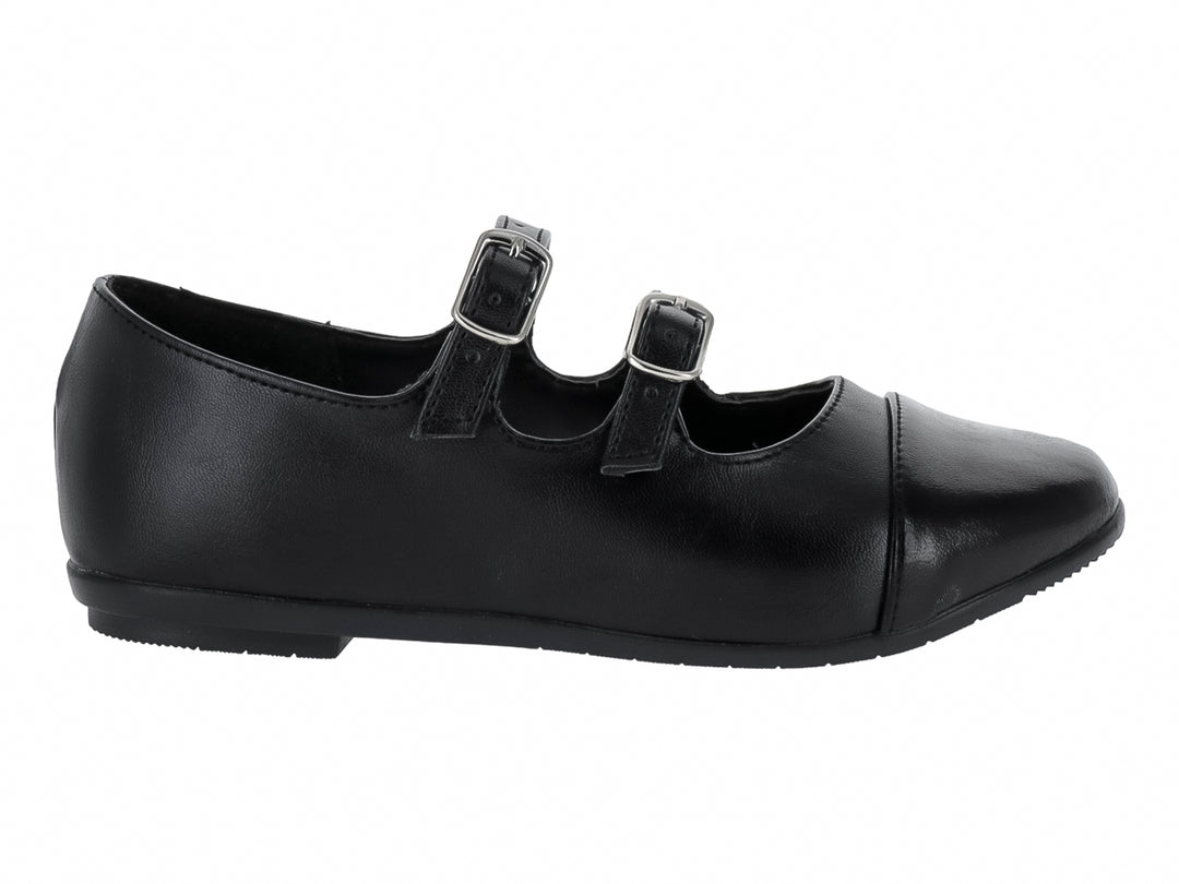 Zapato plano negro de piel con dos correas y hebillas plateadas.