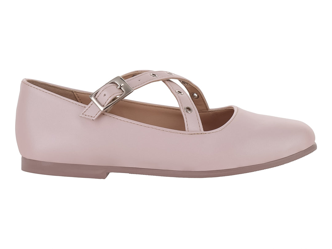 Zapato plano color rosa palo con correa y hebilla metálica, estilo Mary Jane.