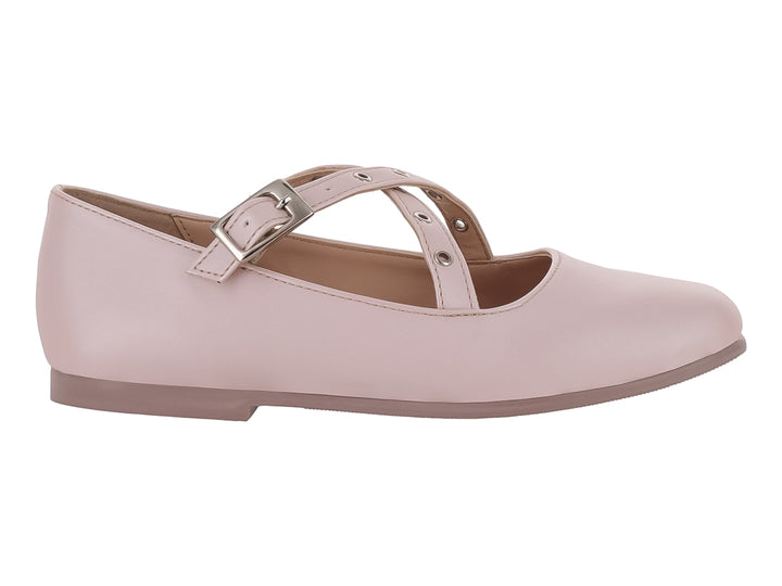 Zapato plano color rosa palo con correa y hebilla metálica, estilo Mary Jane.