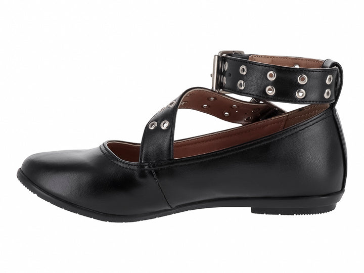 Zapato plano negro de piel con dos correas y hebillas plateadas.
